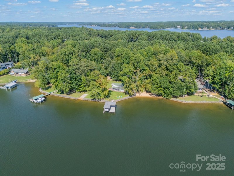 Property image 2 of 5141 Sunshine Harbor Road in Lake Wylie, Clover, SC 29710