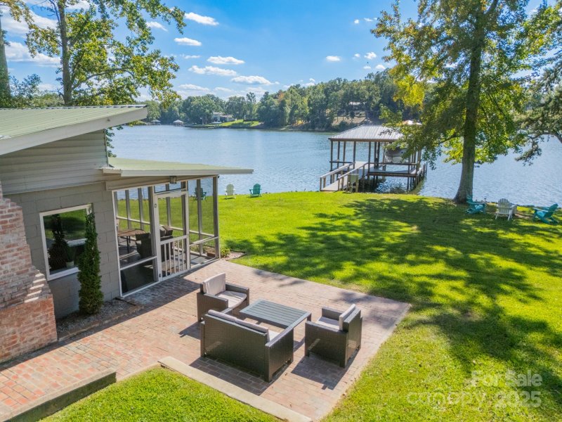 Property image 3 of 5141 Sunshine Harbor Road in Lake Wylie, Clover, SC 29710
