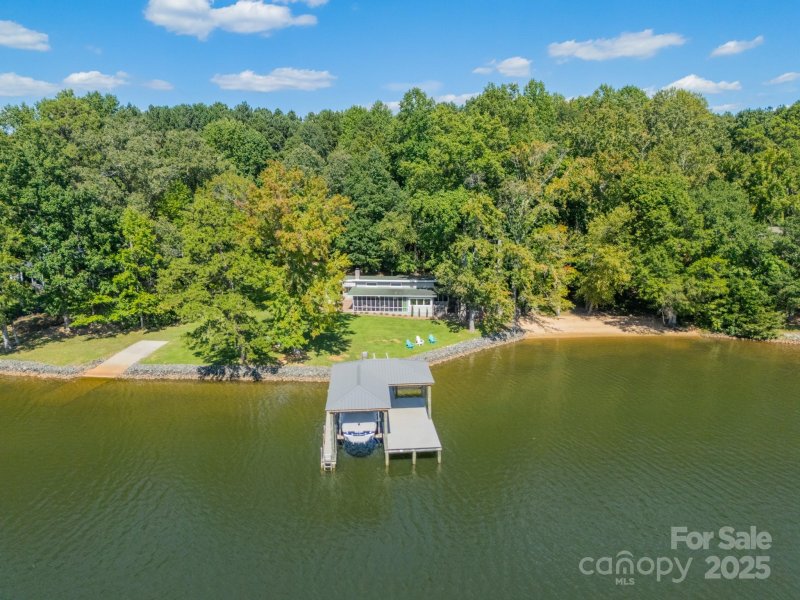 Property image 4 of 5141 Sunshine Harbor Road in Lake Wylie, Clover, SC 29710
