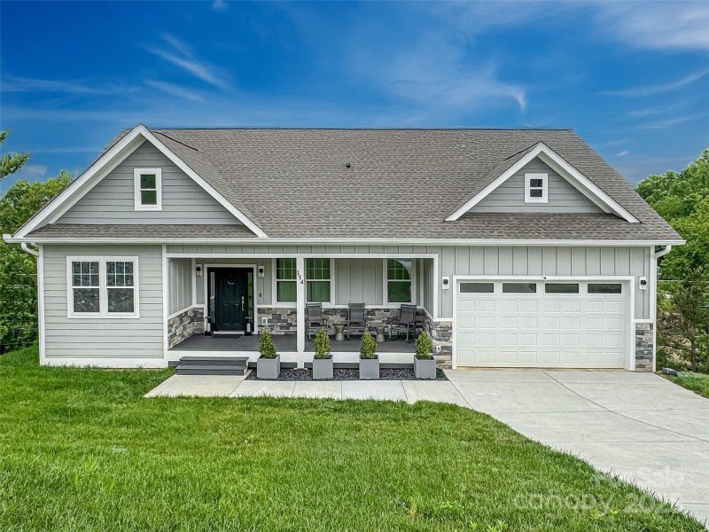 Amblers Chase, Weaverville Community