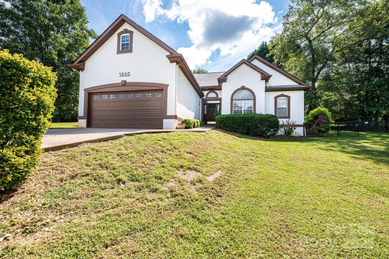 Gold Creek Estates, Hickory Community