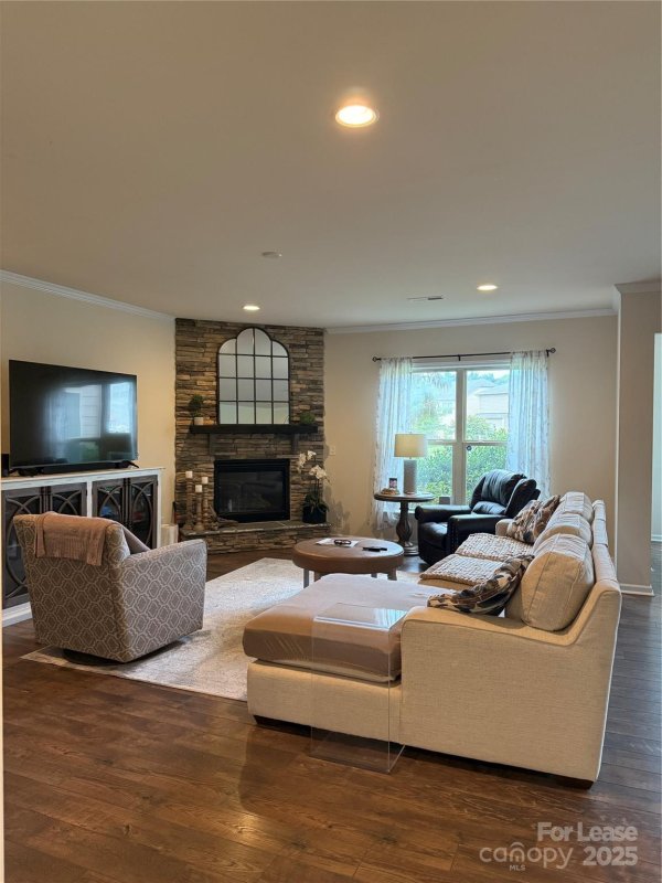 Property image 2 of 10413 Honeyfur Court in Chapel Cove, Charlotte, NC 28278