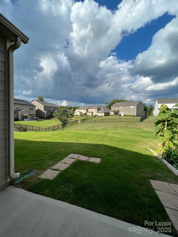 Property image 5 of 10413 Honeyfur Court in Chapel Cove, Charlotte, NC 28278