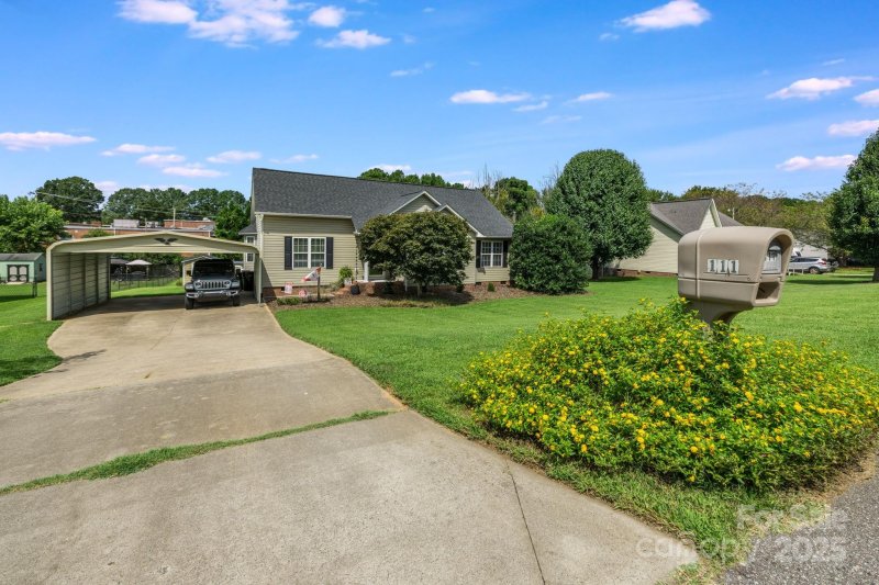 Property image 2 of 111 Summey Barker Drive in Summey Knoll, Dallas, NC 28034