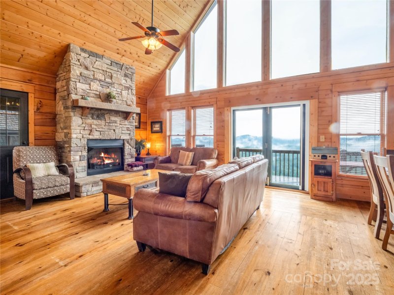 Property image 3 of 161 Scenic Wolf Drive in Scenic Wolf Mountain Resort, Mars Hill, NC 28754
