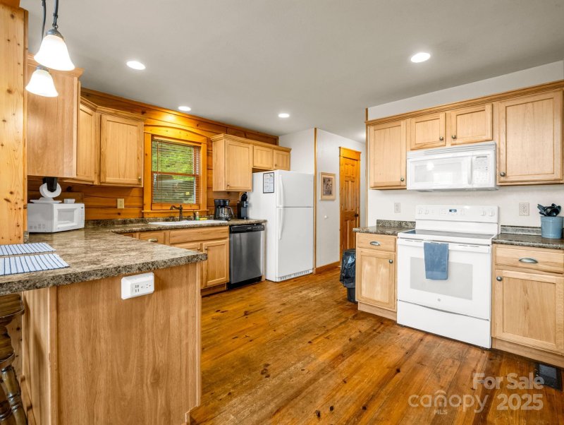 Property image 5 of 161 Scenic Wolf Drive in Scenic Wolf Mountain Resort, Mars Hill, NC 28754