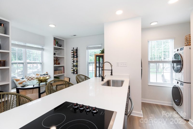 Property image 5 of 1543 Briar Creek Road in Midwood Place, Charlotte, NC 28205