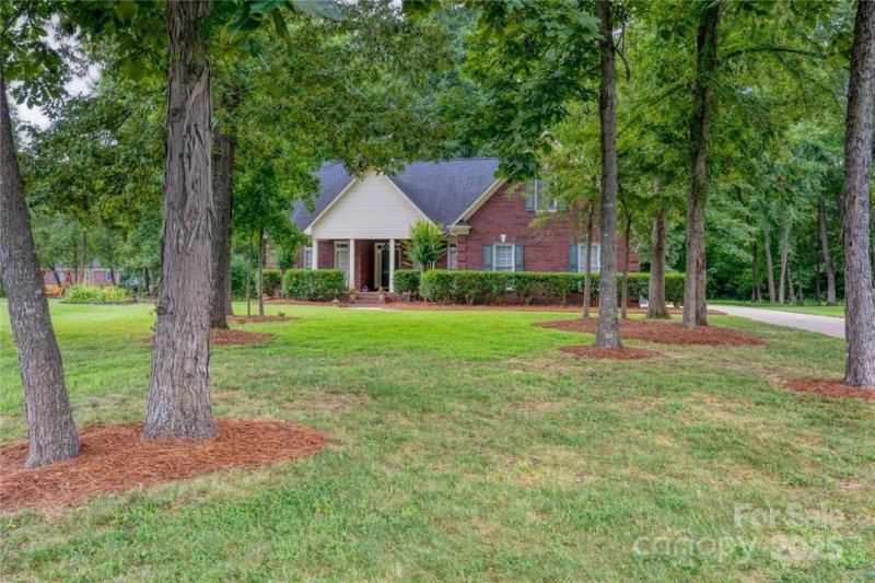 Property image 5 of 3727 Ayrshire Court in Stallings Farm, Harrisburg, NC 28075