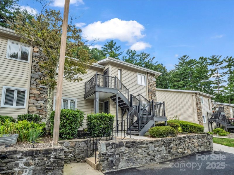 Property image 2 at 620 Britton Creek Drive, Hendersonville, NC 28791