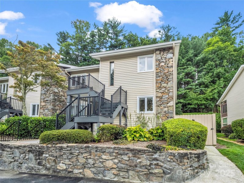 Property image 3 at 620 Britton Creek Drive, Hendersonville, NC 28791