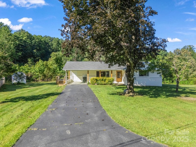 Spot Farm, Hendersonville Community