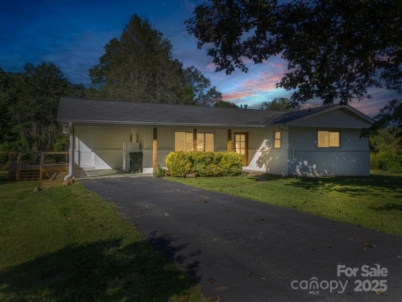 Property image 2 of 204 Jeff Street in Spot Farm, Hendersonville, NC 28739