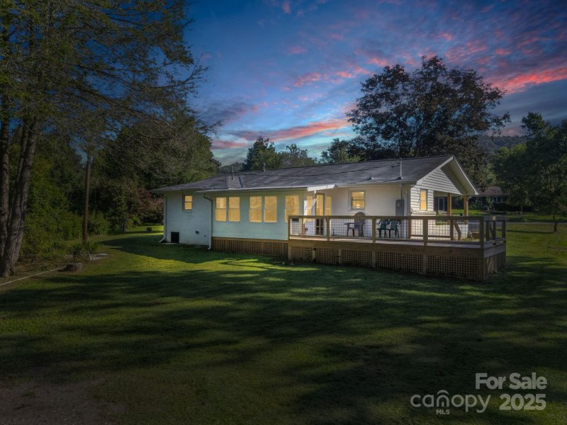 Property image 3 of 204 Jeff Street in Spot Farm, Hendersonville, NC 28739