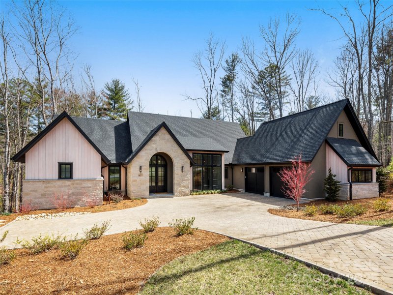 Property image 2 at 205 Kelmscott Lane, Asheville, NC 28803