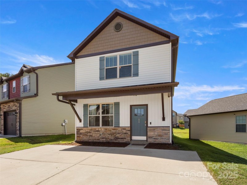 Property image 2 of 84 Cardwell Lane in Sycamore Cottages, Fletcher, NC 28732