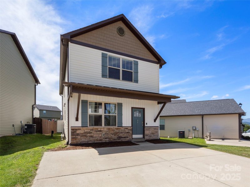 Property image 3 of 84 Cardwell Lane in Sycamore Cottages, Fletcher, NC 28732