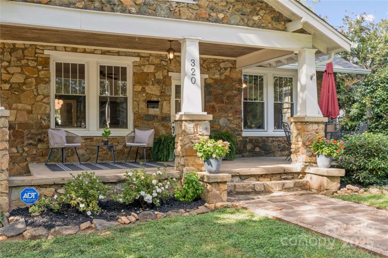 Property image 2 at 320 Wesley Heights Way, Charlotte, NC 28208