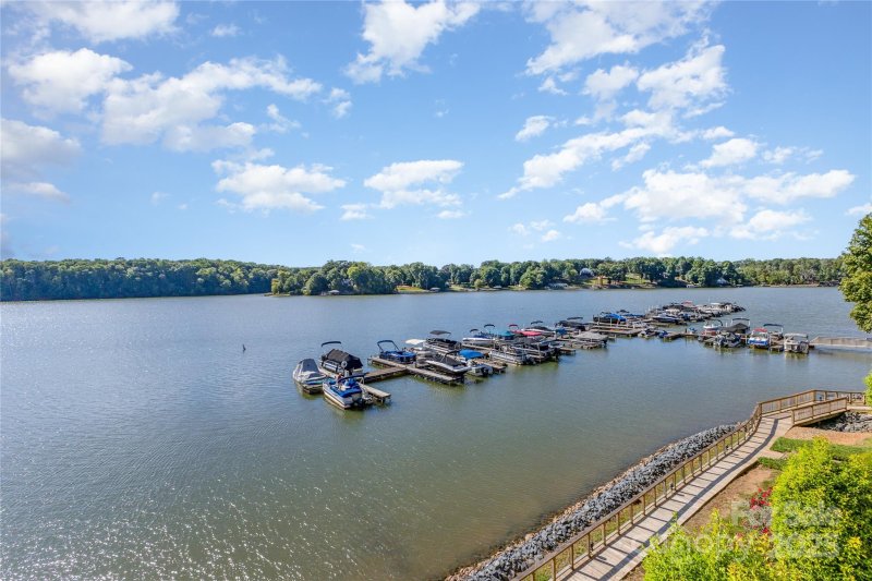 Property image 2 of 7332 Lake Front Drive in Emerald Point, Charlotte, NC 28278