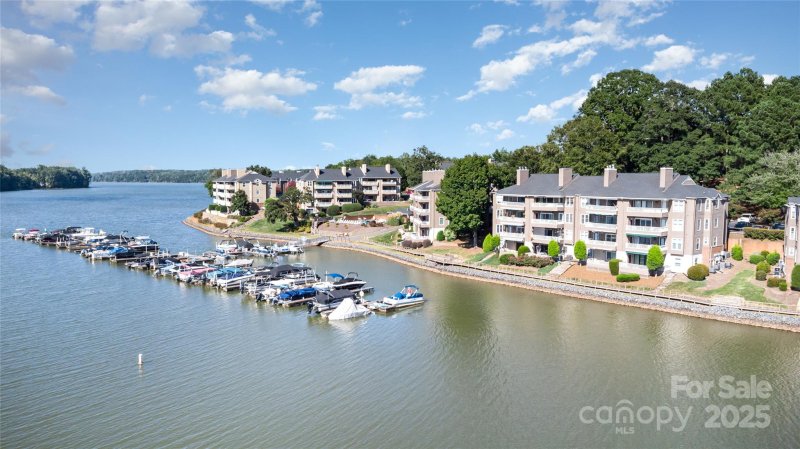 Property image 3 of 7332 Lake Front Drive in Emerald Point, Charlotte, NC 28278