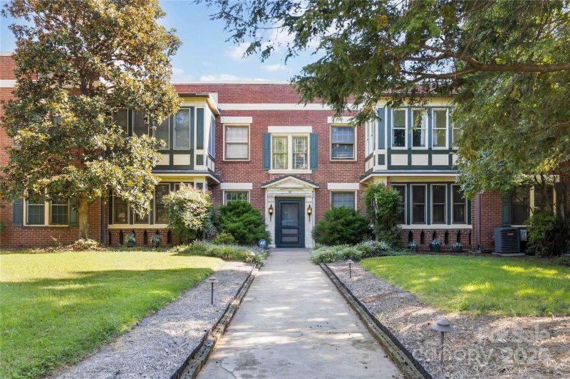 811 E Morehead, Charlotte Community