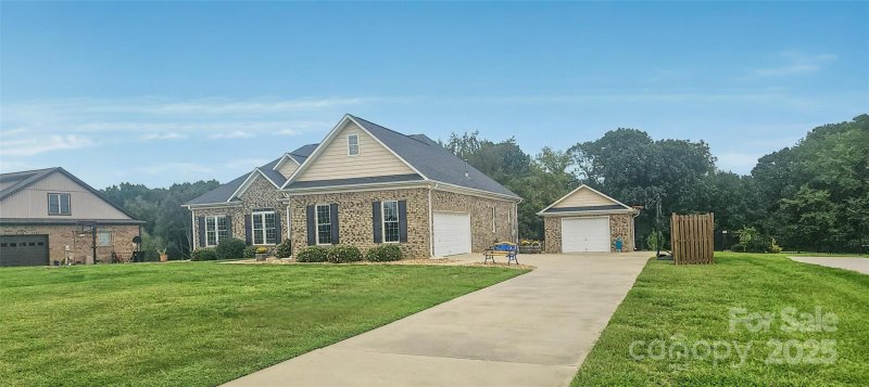 Property image 2 of 1905 Scuffle Hill Drive in The Oaks at Camden, Monroe, NC 28110