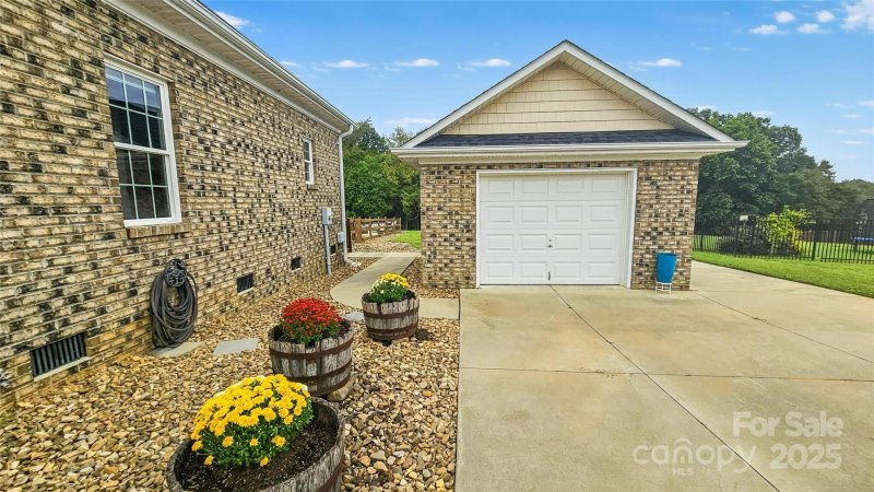 Property image 5 of 1905 Scuffle Hill Drive in The Oaks at Camden, Monroe, NC 28110
