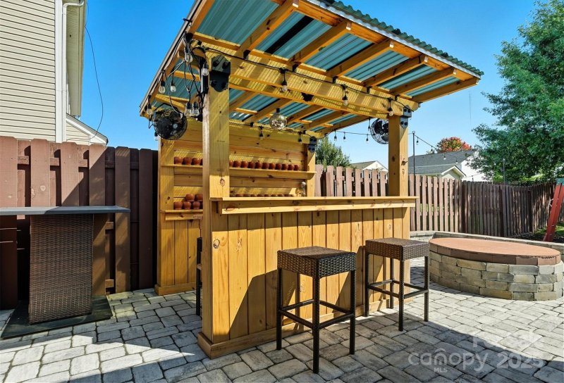 Stowe Creek, Charlotte Community