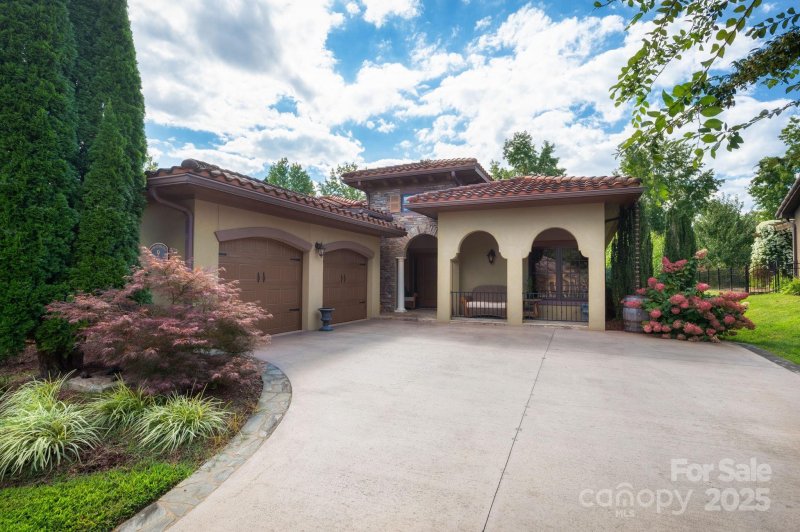 Property image 3 at 9 Pacifico Drive, Asheville, NC 28806