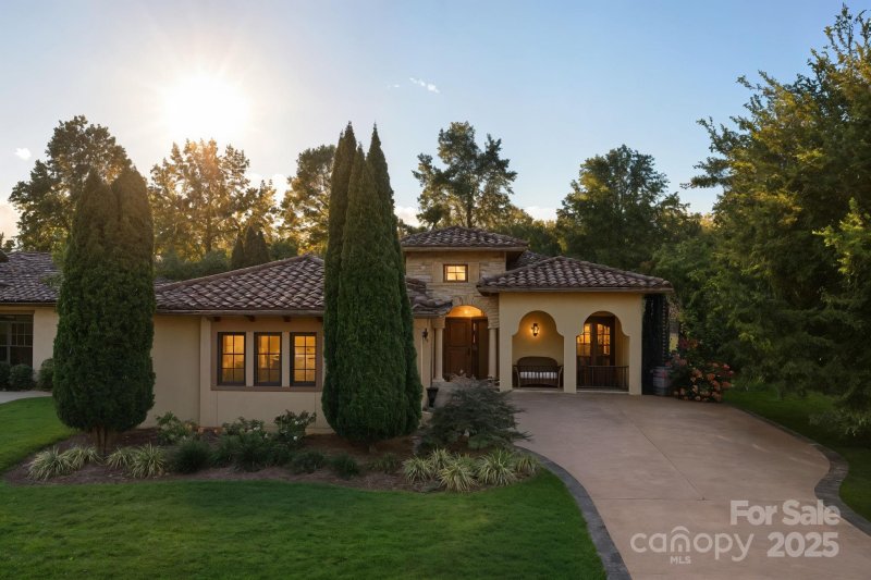 Property image 4 at 9 Pacifico Drive, Asheville, NC 28806