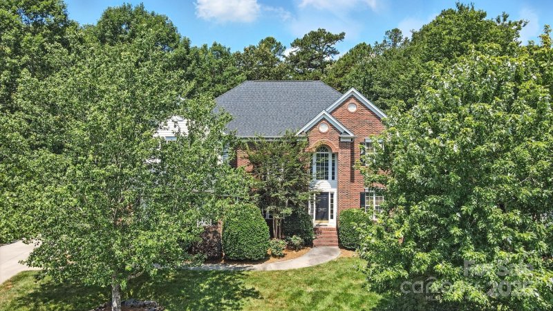 Property image 3 of 7213 Three Wood Drive in Emerald Lake, Matthews, NC 28104