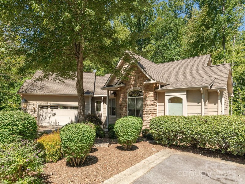 Property image 2 of 17 High Park Court in Carriage Park, Hendersonville, NC 28791
