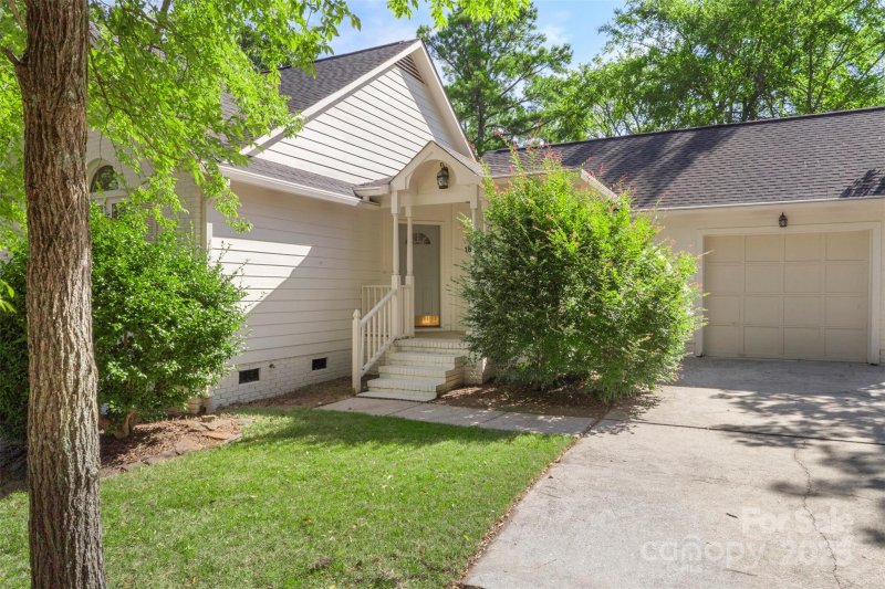 Property image 5 of 1808 Shorewood Drive in Matthews Estates, Rock Hill, SC 29732
