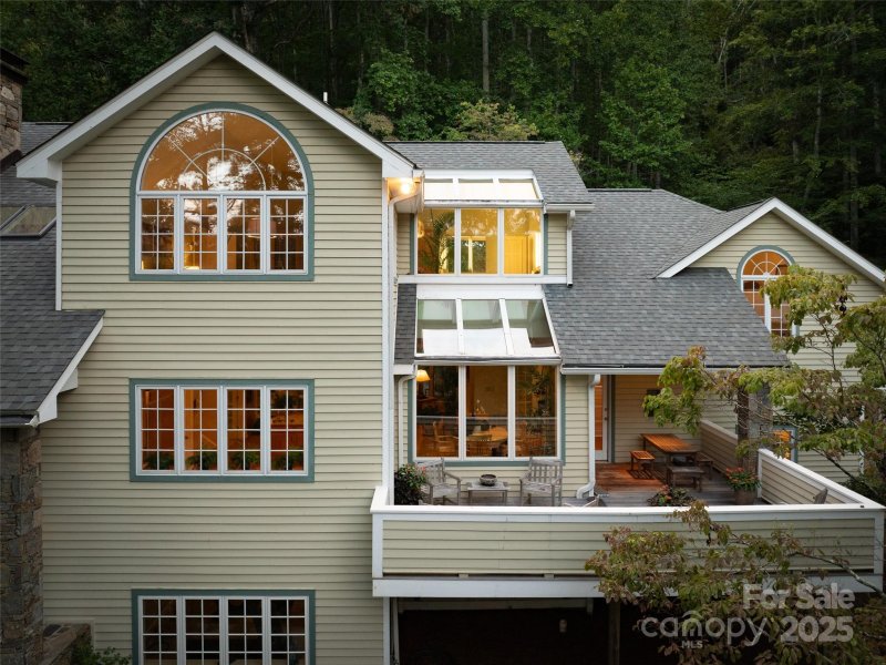 Property image 3 of 52 Robinhood Road in Sherwood Heights, Asheville, NC 28804