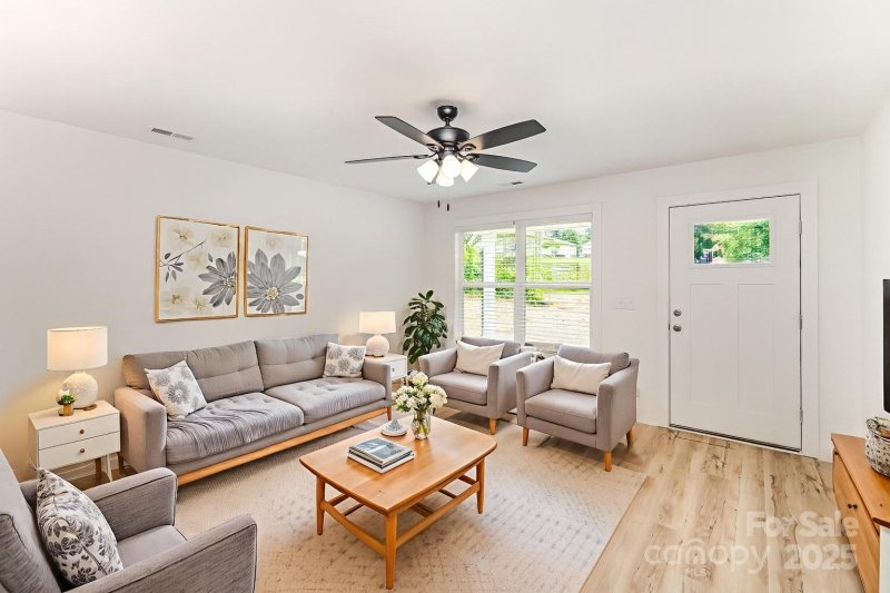 Property image 2 of 5596 Sandhurst Road in Homestead, Hickory, NC 28602