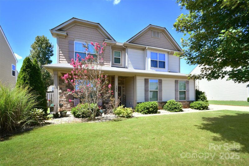 Property image 2 of 122 Karlstad Lane in Curtis Pond, Mooresville, NC 28115