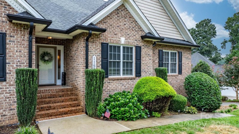 Property image 2 of 1158 Waterford Drive in Brookstone, Hickory, NC 28602