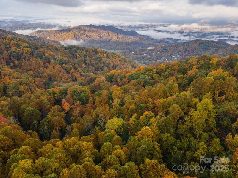 Property image 5 of 1559 Seven Glens Drive in Seven Glens, Weaverville, NC 28787