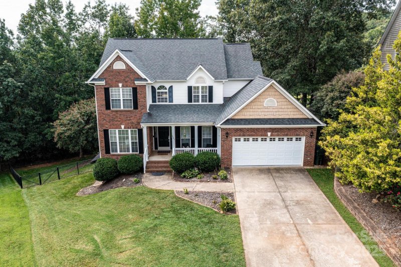 Old River Falls, Hickory Community