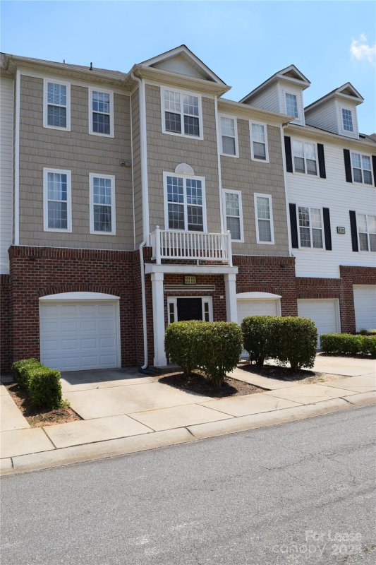 Property image 2 of 6319 Park Creek Drive in Walnut Creek, Charlotte, NC 28262