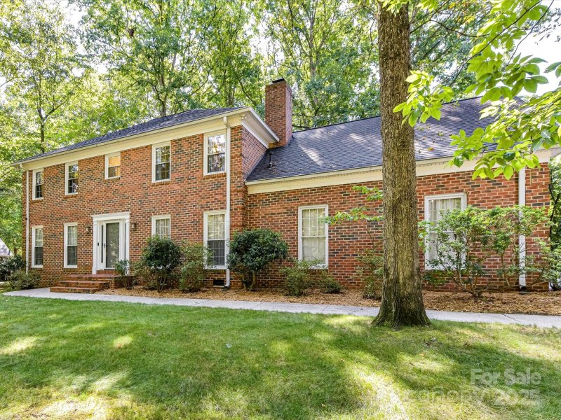 Property image 2 of 2506 King Arthur Drive in Camelot, Monroe, NC 28110