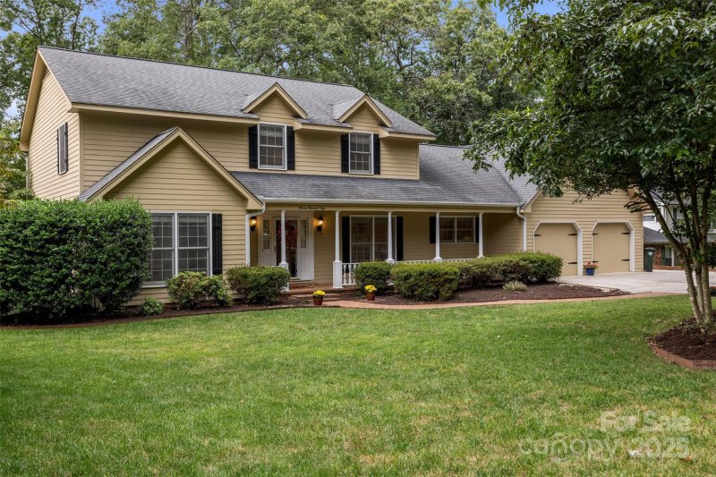 Property image 2 of 1150 18th Avenue in Huntington Forest, Hickory, NC 28601