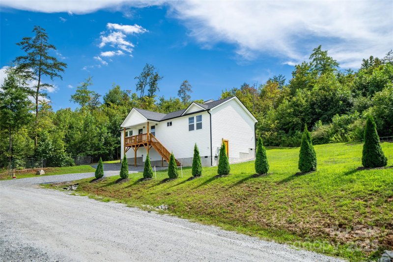 Property image 2 of 100 S Vineyard Village Drive in Old Vineyard Village, Old Fort, NC 28762