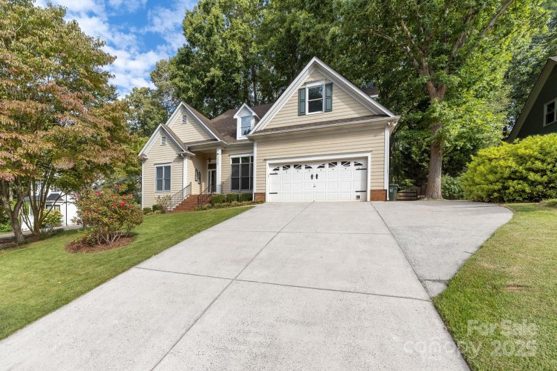 Willowbrook, Huntersville Community