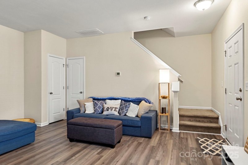 Property image 4 of 7621 Mockernut Drive in Kingstree, Charlotte, NC 28215