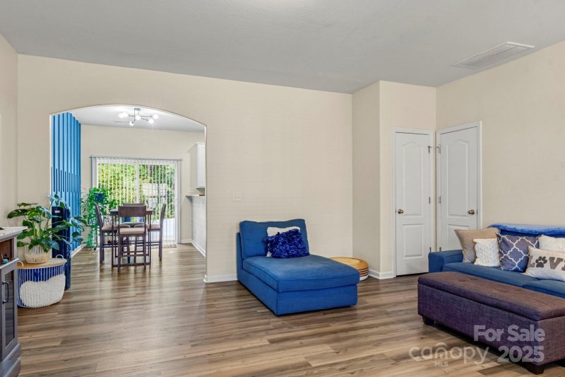 Property image 5 of 7621 Mockernut Drive in Kingstree, Charlotte, NC 28215