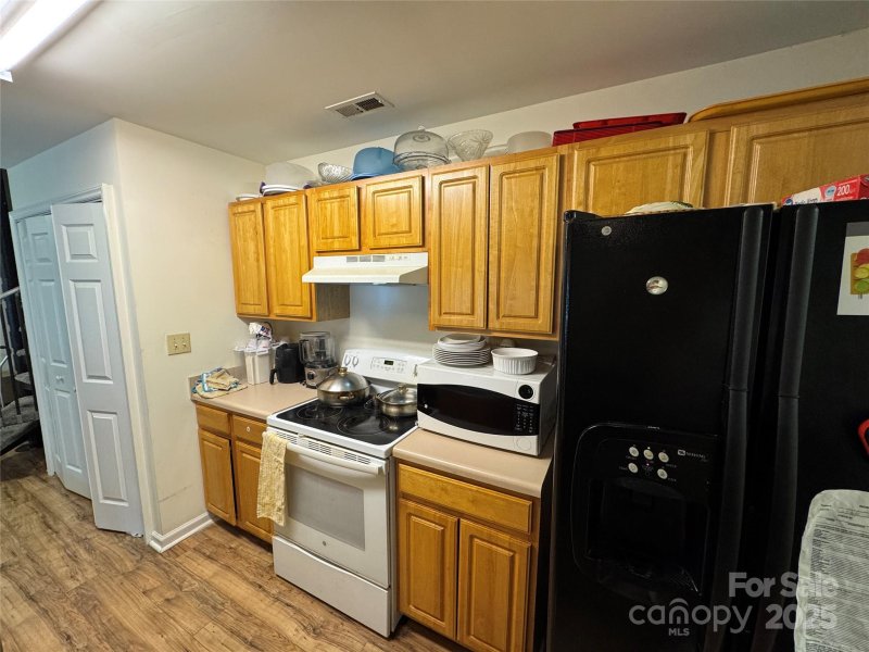 Property image 2 of 2564 Carya Pond Lane in Carya Pond Condo Homes, Charlotte, NC 28212