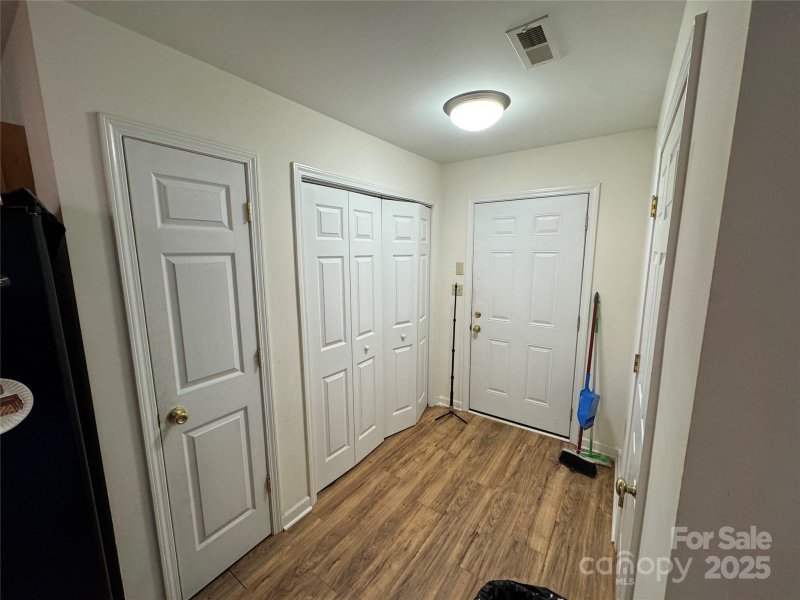 Property image 3 of 2564 Carya Pond Lane in Carya Pond Condo Homes, Charlotte, NC 28212