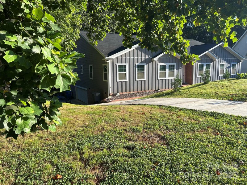 Property image 2 of 4054 Belle Meade Circle in Belle Meade, Belmont, NC 28012