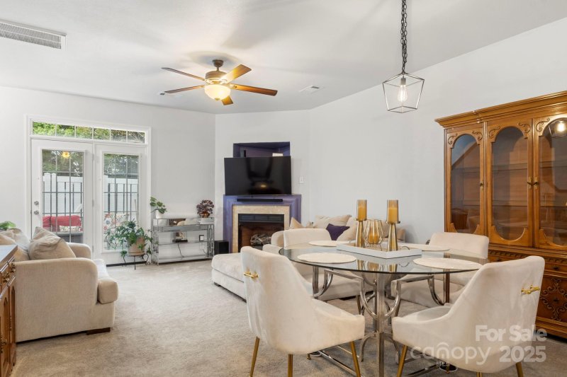 Property image 4 of 8211 Carob Tree Lane in Kingstree, Charlotte, NC 28215