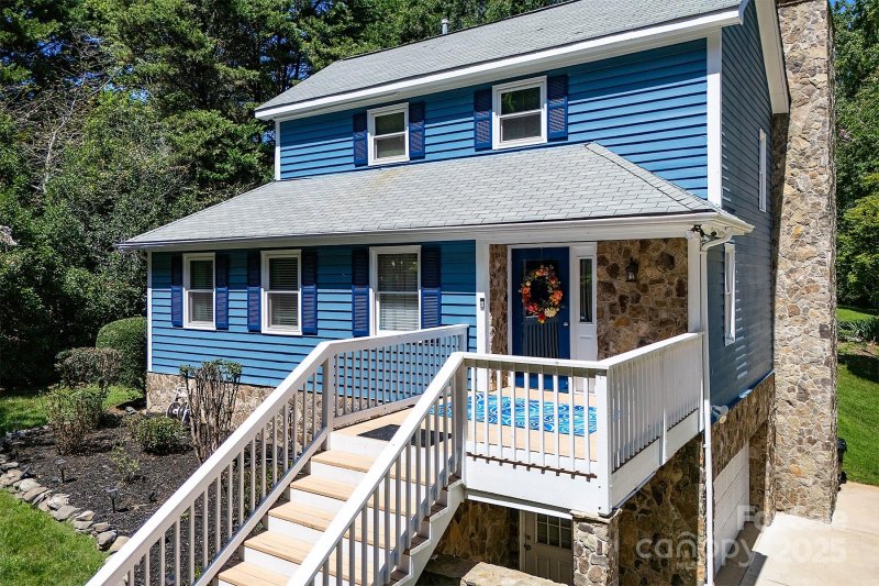 Property image 2 of 4711 Mountain Point Lane in Mountain Point, Charlotte, NC 28216